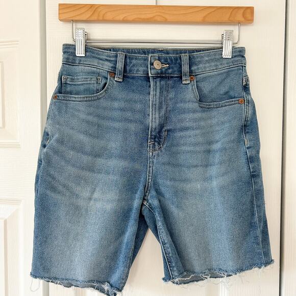 American Eagle Stretch Denim Cutoff Shorts Women’s Size 2 EUC Raw Hem Mid Rise - Picture 1 of 3